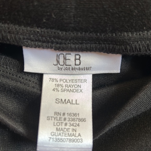 NWT⭐️JOE B Black SKIRT with Roses🌹Size SMALL Pull-On Skater Style w/STRETCH🖤 - Picture 4 of 8